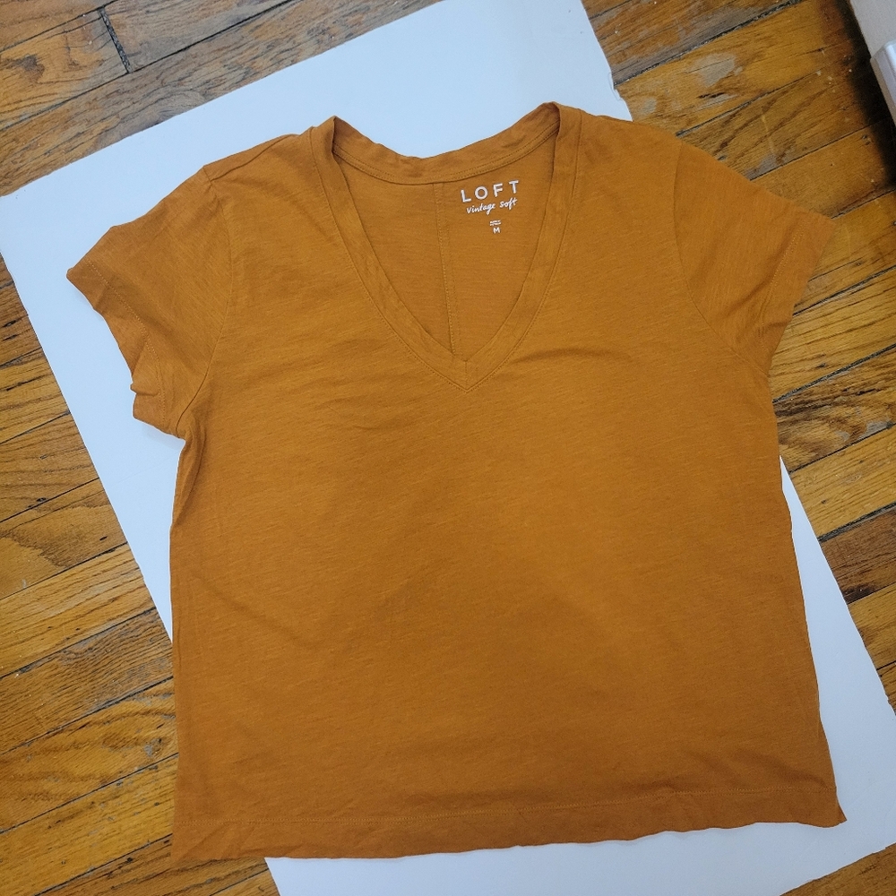 LOFT Short Sleeve V-Neck Tee - Amber EUC Casual Everyday Layering Basic‎